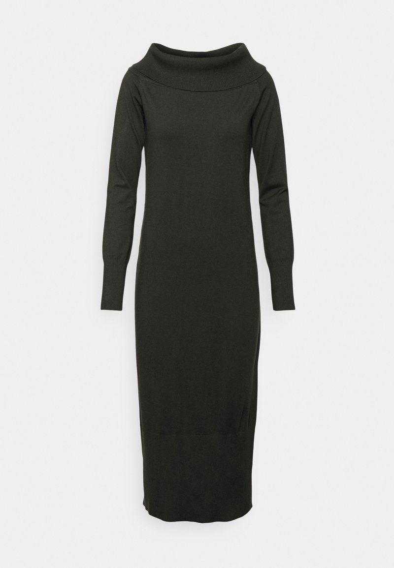 Robe pull midi noire à manches longues avec large encolure bardée tombant sur les épaules et silhouette ajustée sur fond uni.