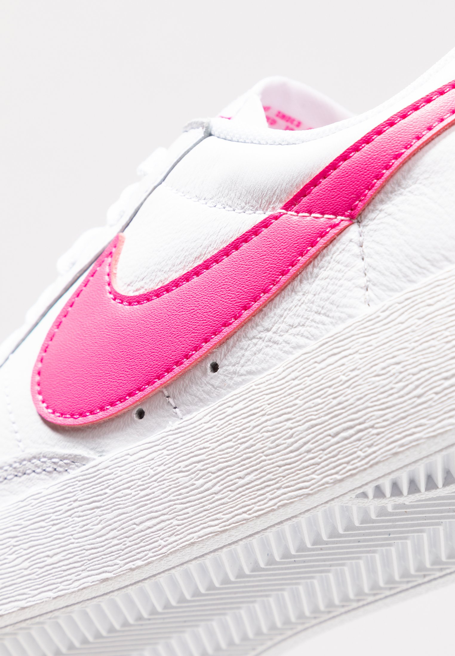 Nike Sportswear BLAZER - Zapatillas - white/laser fuchsia/blanco -  Zalando.es