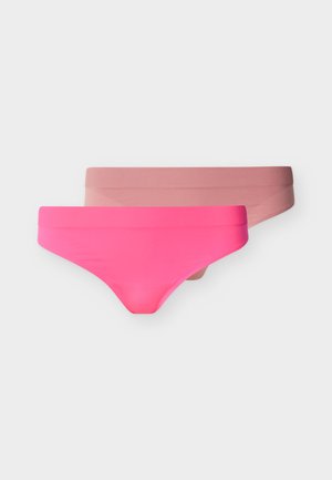 Deux culottes de bikini sans couture pour femmes, aux couleurs rose vif et nude, affichées en superposition sur un fond blanc.