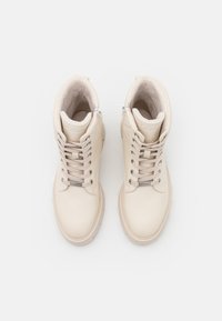 s.Oliver Botines con plataforma - off-white