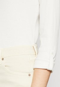 TOM TAILOR T-SHIRT STRIPE HENLEY - Langarmshirt - offwhite grey