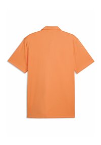Polo à manches courtes en orange uni, fabriqué dans un tissu lisse avec un col classique et sans logos ni ornements visibles.