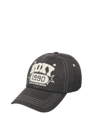 Czarna czapka baseballowa z białym haftowanym napisem "ROXY 1990" i grafiką gwiazdy, z widocznym białym przeszyciem na panelach i daszku.