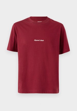 Burgundy cotton t-shirt with short sleeves and a crew neck. Features white embroidered text saying "Originals Studio" on the front.