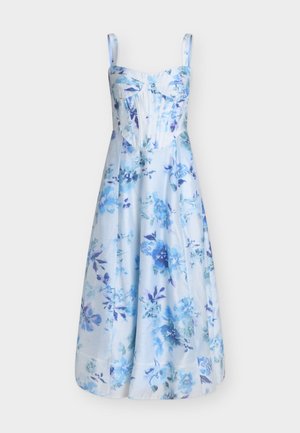 Φόρεμα μέσης μήκους σε ανοιχτό γαλάζιο χρώμα, αμάνικο, με εφαρμοστή μπούστα, λεπτές τιράντες και μοτίβο μπλε λουλουδιών.