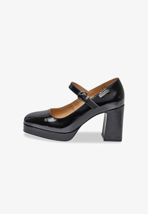 Zwarte gepatineerde leren Mary Jane-schoen met een ronde neus, chunky hak en verstelbare band, met een gladde textuur en een subtiele glans.
