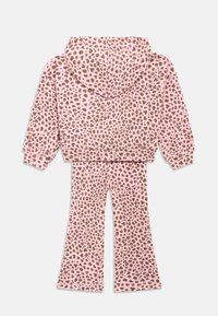 Nike Sportswear WILD WARMTH SET - Sweatshirt com capuz - medium soft pink