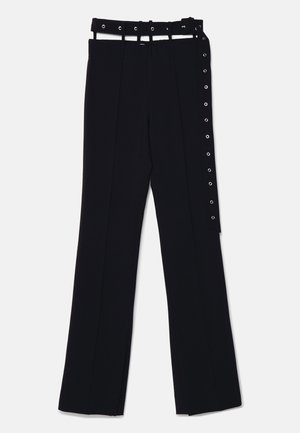 Mustad kõrge vöökohaga püksid laia säärega, millel on vöödetail ja külgmised nupud. Valmistatud siledast, struktureeritud kangast.