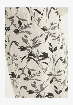 Leichtes Gewebe mit einem floralen Muster in Graustufen. Das Design umfasst unterschiedliche Blattformen und zarte botanische Akzente.