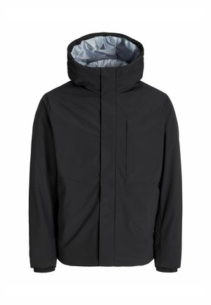 Crna zimska jakna s visokim ovratnikom, kapuljačom obloženom svijetlosivom bojom, dugim rukavima i skrivenim prednjim patentnim zatvaračem.