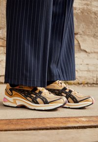ASICS SportStyle GEL PRELEUS - Sapatilhas - camel beige/black