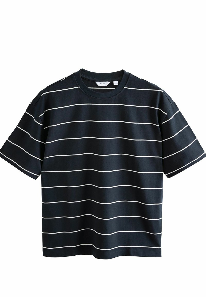 Marineblauwe T-shirt met korte mouwen en witte horizontale strepen, van katoen, met een ronde hals en een ontspannen pasvorm. Geen zichtbare logo's.