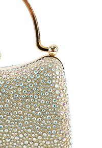 Goldene Handtasche verziert mit klaren und schillernden Strasssteinen, ausgestattet mit einem gebogenen Griff und einer glatten, strukturierten Form.