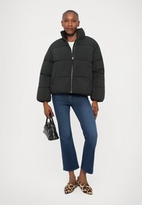CLOSED CROPPED PUFFER JACKET - Zimska jakna - black