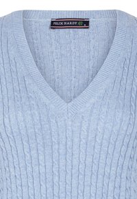 Hele sinine soonikuga V-kaelusega sviiter, mille kaeluses on keskmise suurusega Felix Hardy silt.