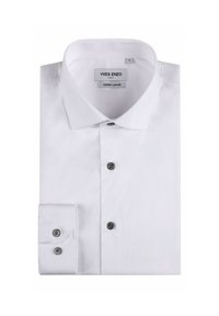 Chemise en lyocell de coton blanc avec un col classique, des manches longues et des poignets boutonnés. Présente cinq boutons gris à l'avant.