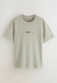 Hellgraues T-Shirt mit kurzen Ärmeln, auf der Brust in der Mitte mit dem Schriftzug "Missouri" und einer orangefarbenen Stern-Grafik bedruckt.