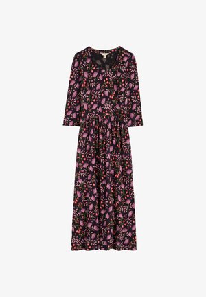 Vestido de estampado floral con mangas largas, cuello redondo y cintura fruncida. Fondo negro con patrones de hojas en rosa y rojo. Textura de tela suave.