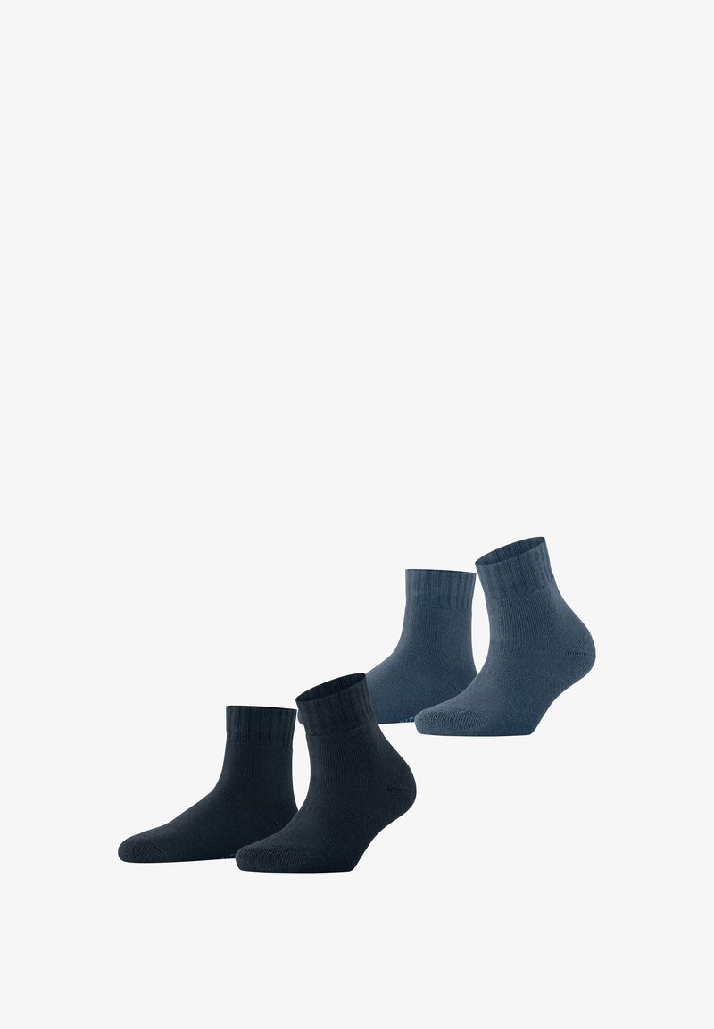 Ensemble de quatre paires de chaussettes de cheville dans deux teintes : bleu foncé et bleu clair. Fabriquées en textile avec des bords côtelés et une texture lisse et extensible.