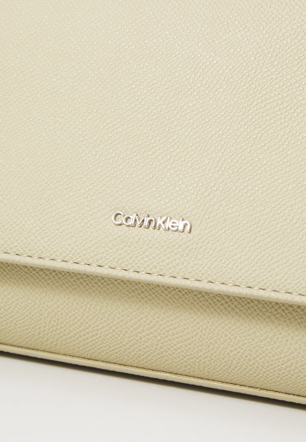 MUST BAG - Handbag - eucalyptus3