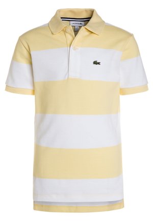 Kortærmet polo med brede horisontale gule og hvide striber, knaplukket krave og lille grønt krokodillelogo på brystet.