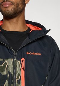 Columbia CORESHOT™ PRINTED JACKET - Casaco de esqui - greenscape/treebark/black