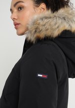 Tommy Jeans TJW TECHNICAL JACKET - Daunenmantel - tommy black/schwarz