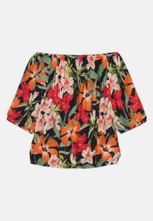 Off-shoulder bluse med elastisk halsudskæring og kant, med blomstermønster med store orange, røde og pink blomster på sort baggrund.