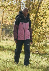 The North Face DAWNSTRIKE INSULATED JACKET - Ski jacket - black/dragonfruit/midnight mauve
