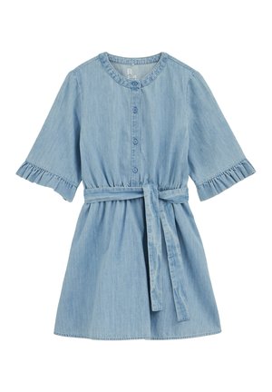 Svetlomodré rifľové šaty s krátkymi volánovými rukávmi, zapínaním na gombíky vpredu a zaväzovacím opaskom v páse. Charakterizované jednoduchým, ležérnym dizajnom.