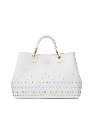 Witte neplederen handtas met gouden hardware, voorzien van studs en een textuur. Ontworpen met twee handvaten aan de bovenkant.