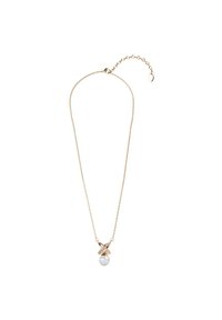 Collana in oro con ciondolo a perla, circondata da anelli di metallo intrecciati, con una delicata chiusura regolabile.