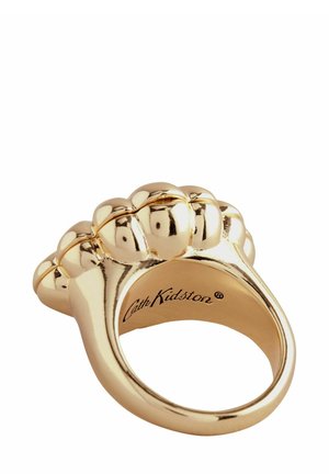 Goldring mit einem abgerundeten, strukturierten Design und ausladenden Elementen oben. Innen graviert mit "Cath Kidston." Glatte, glänzende Oberfläche.