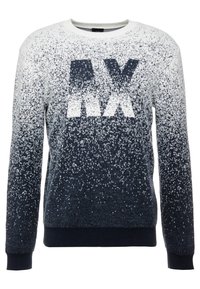 Långärmad stickad tröja med ett gradientmönster från vitt till mörkblått och stora "A|X"-bokstäver på bröstet.