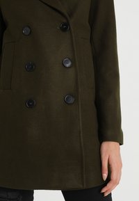 KIOMI Cappotto corto - olive