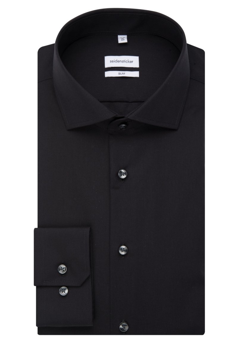 Schwarzes Slim-Fit-Hemd aus glattem Stoff, mit steifem Kragen, durchgehender Knopfleiste und geknöpften Manschetten, mit dezentem Glanz.