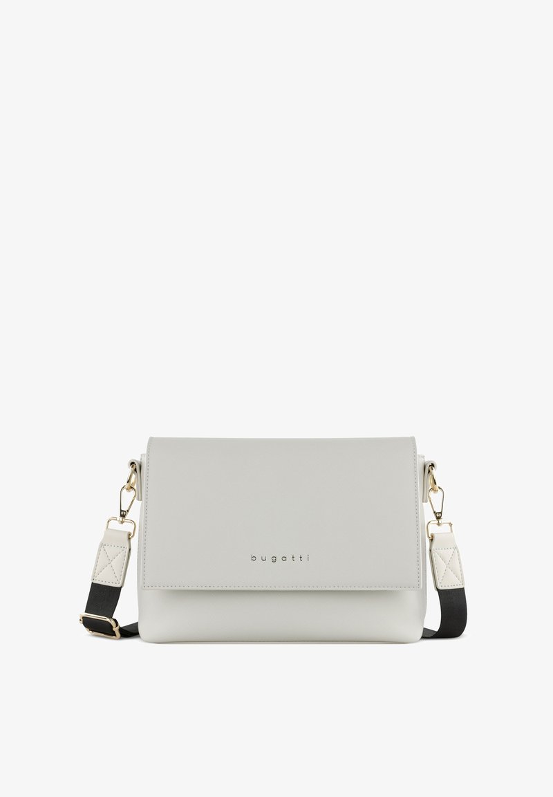 Borsa a tracolla in pelle grigia chiara con chiusura a pattina, tracolla nera regolabile e accessori in tonalità oro, marchiata "bugatti" sul fronte.