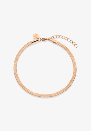 Armband aus roségoldener Kette mit flachen, geflochtenen Gliedern, Karabinerverschluss, Verlängerungskette und kleinem runden Markenzeichen.