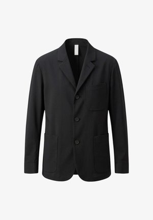 Blazer nero con tre bottoni, rever a lancia, maniche lunghe, taschino sul petto e due tasche applicate inferiori, mostrato su sfondo bianco.