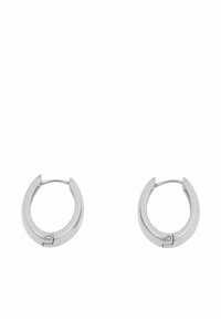 Zilveren oorringen met een gepolijste afwerking, voorzien van een afgerond, open ontwerp en een kleine sluiting met een haakje. Gladde oppervlakte zonder versieringen.