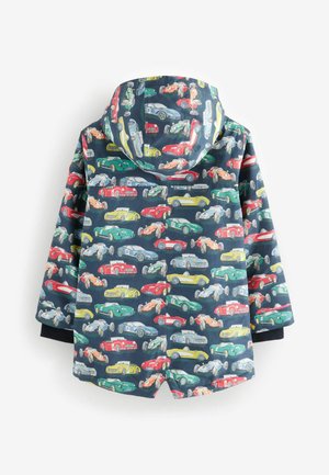 Kinderregenjacke in Marineblau mit einem bunten Auto-Print. Hergestellt aus wasserabweisendem Material mit Kapuze und elastischen Bündchen.