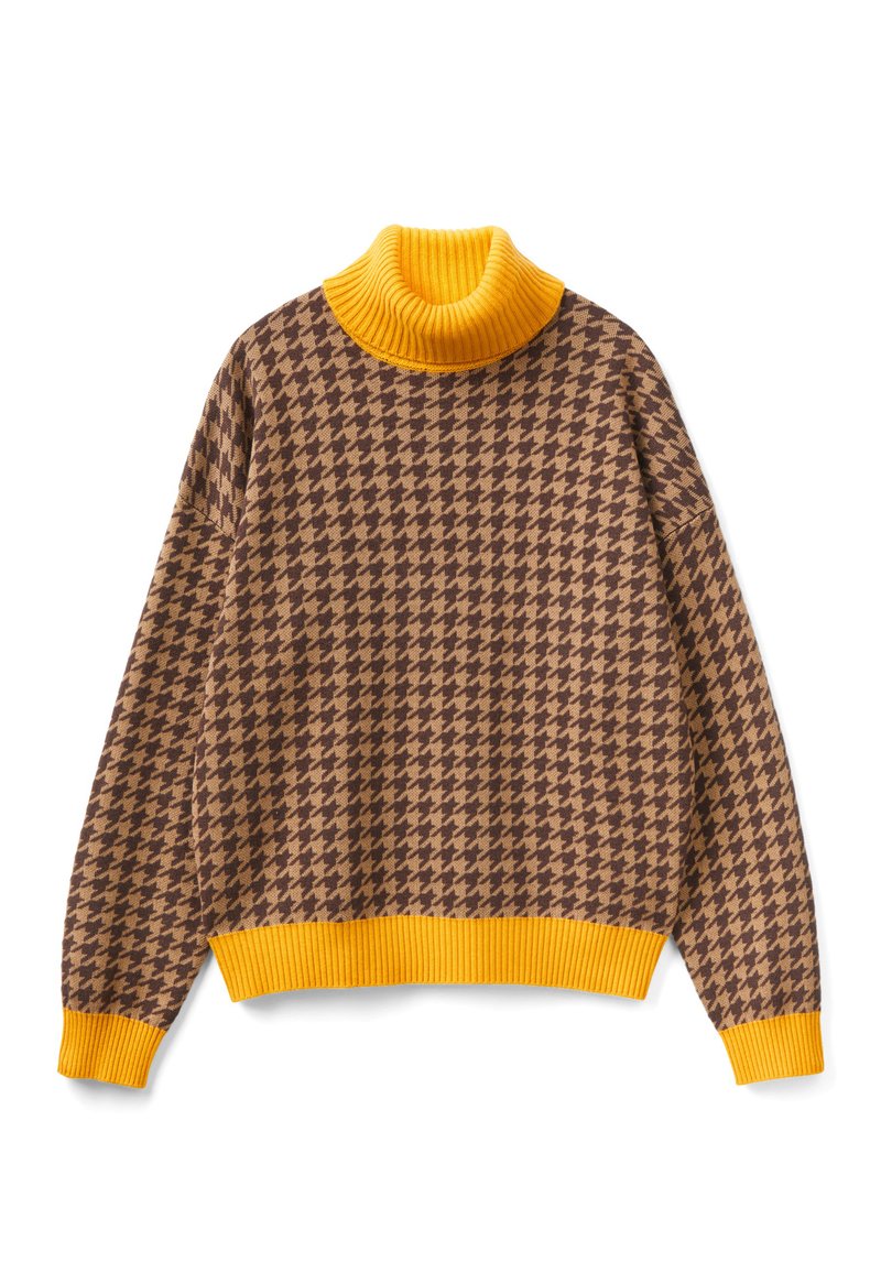 Brązowy sweter w wzór houndstooth z teksturowanym żółtym golfem i mankietami. Luźny krój, długie rękawy i miękki materiał.