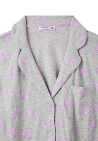 Maglietta da pigiama grigia chiara con motivi a fiocco rosa, con bottoni sul davanti, colletto a reverse e taschino sul petto, taglia S, marca Terranova.