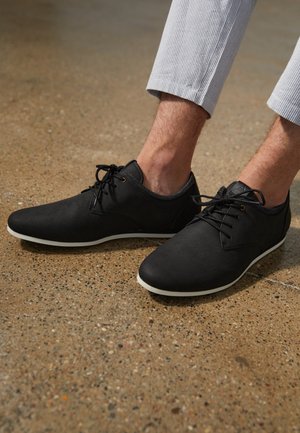 Zapatos con cordones - black