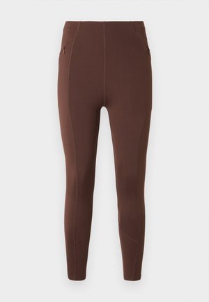 Leggings marrones confeccionados con tela elástica, con una textura suave, bolsillos laterales y detalles deportivos en las costuras a lo largo de las piernas.
