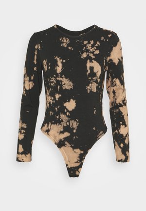 Zwarte body met lange mouwen en beige tie-dye patroon, ronde hals en aansluitende pasvorm.