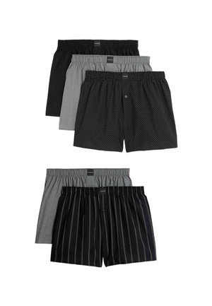 Fem par bokserer i forskellige farver: ensfarvet sort, ensfarvet grå, sort med prikker, grå tartan og sort med hvide striber. Elastiske taljer.