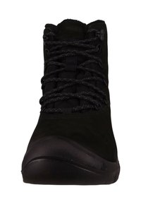 Sorte vandrestøvler med snøredesign, holdbart, tekstureret overmateriale og rundet tå. Inkluderer sorte snørebånd med prikker og gummisål.