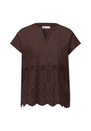 Blouse marron à manches courtes avec col en V, motifs floraux brodés et ourlet festonné.