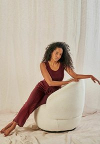 YOU LOOK PERFECT ELISA - MERINO KNIT PANTS WITH PIPING - Pyjama bottoms - bordeaux